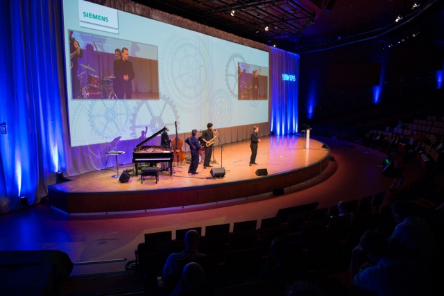 Siemens Case Study Photo business speaker music leadership teamwork creativity